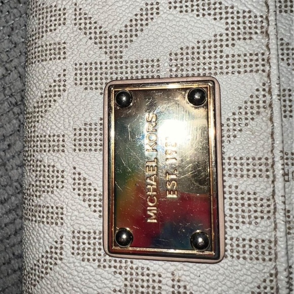 Micheal kors large wallet !! - Picture 6 of 10